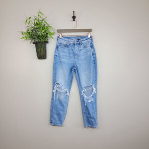 American Eagle Hi Rise Distressed Mom Jeans Tapered Leg Relaxed Fit Ripped AE 4